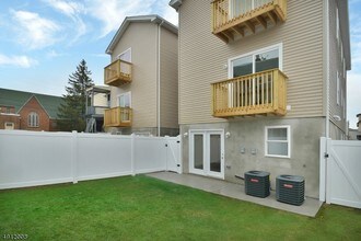 410 Davis Ave in Harrison, NJ - Building Photo - Building Photo