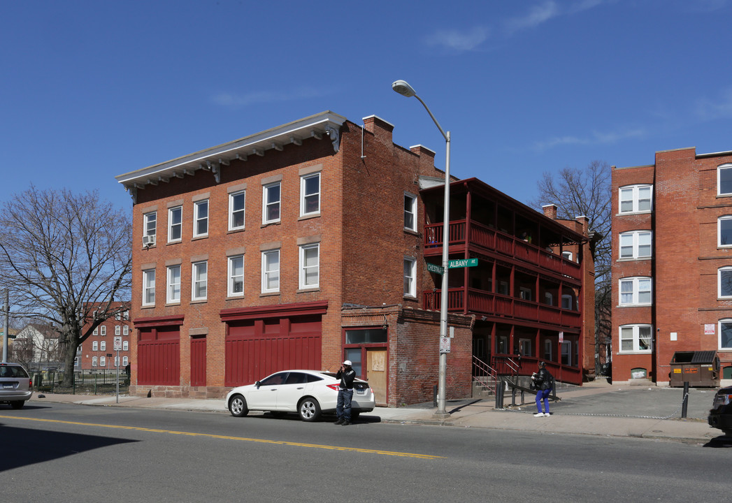 168 Albany Ave in Hartford, CT - Building Photo