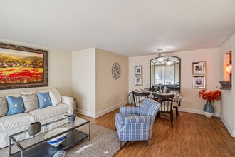 ReNew Kennedy Park in Denver, CO - Foto de edificio - Building Photo