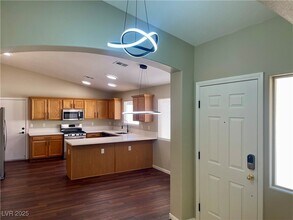 3388 Old Course St in Las Vegas, NV - Building Photo - Building Photo