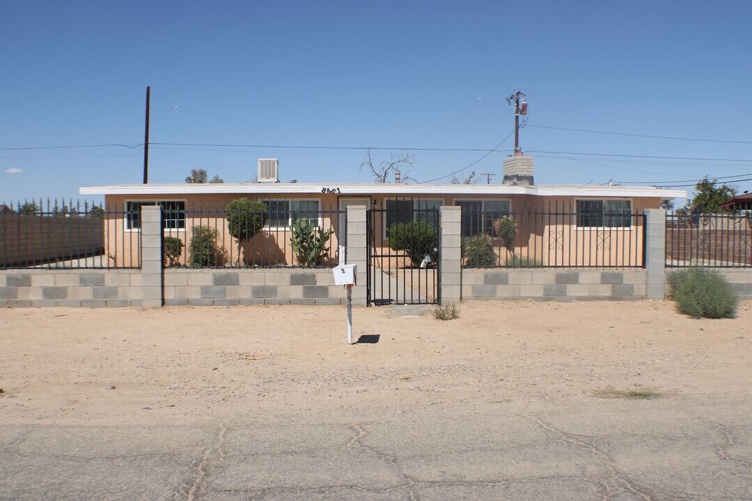 8461 Eucalyptus Ave in California City, CA - Building Photo