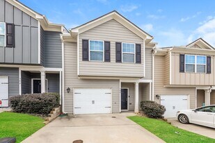 304 Highwood Ln in East Point, GA - Building Photo