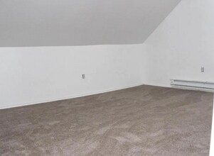 564 W Market St, Unit A in York, PA - Building Photo - Building Photo