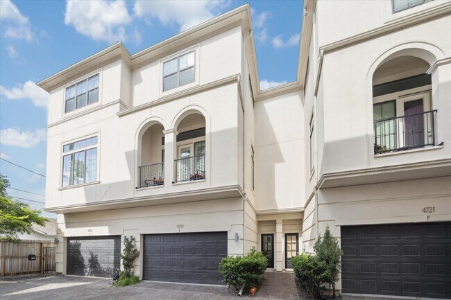 4721 Banning Dr in Houston, TX - Building Photo - Building Photo