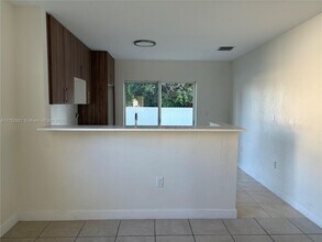 1320 NW 103rd St in Miami, FL - Building Photo - Building Photo