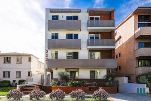 Fox Eight by Wiseman in Los Angeles, CA - Building Photo