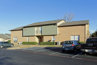 Westdale Hills Oakmont in Euless, TX - Building Photo - Building Photo