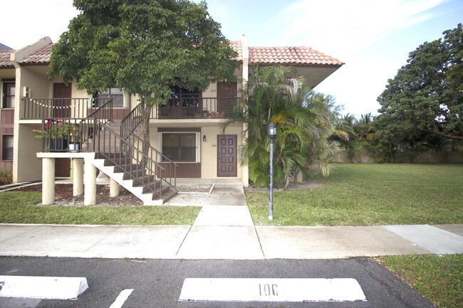 5987 Forest Hill Blvd-Unit -106 in West Palm Beach, FL - Foto de edificio - Building Photo