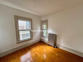 80 Curtis St, Unit 1 in Somerville, MA - Foto de edificio - Building Photo