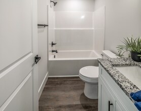 121 Brookmeade Dr in Anderson, SC - Foto de edificio - Building Photo