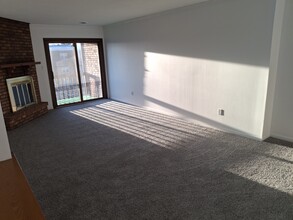 935 W Glen Park Ave, Unit 301 in Griffith, IN - Building Photo - Building Photo
