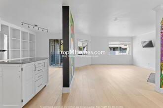 7937 SW 40th Ave in Portland, OR - Building Photo - Building Photo