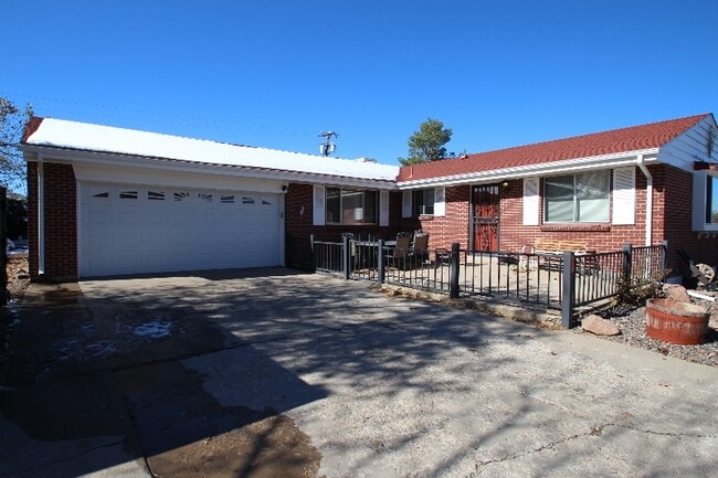 property at 2565 Willow Ln