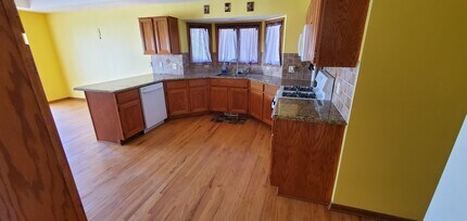 21391 Marina Cir in Macomb, MI - Building Photo - Building Photo