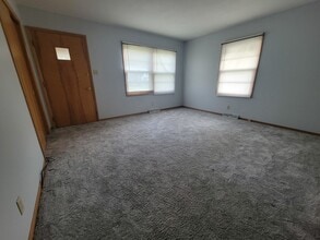 338 E Church St in North Utica, IL - Building Photo - Building Photo