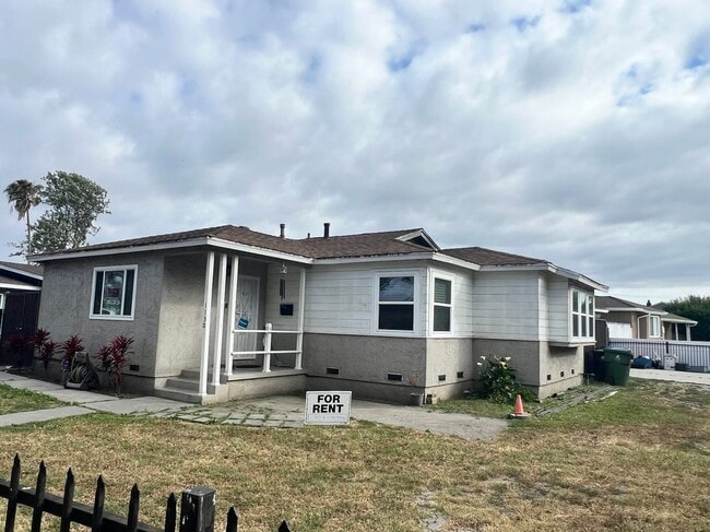 property at 1130 E 118th St