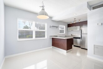 416 NE 15th Ave, Unit VICTORIA PARK CONDO in Fort Lauderdale, FL - Building Photo - Building Photo