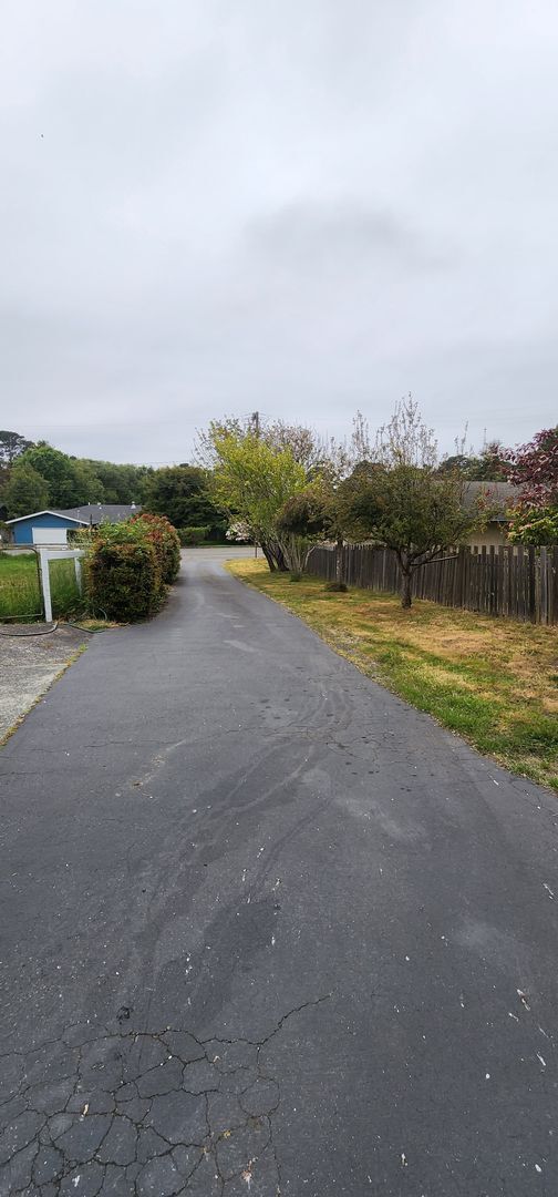 1525 Salmon Ave in Mckinleyville, CA - Building Photo - Building Photo