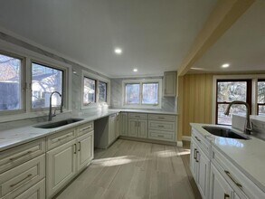 232 Brookville Rd in Glen Head, NY - Building Photo - Building Photo