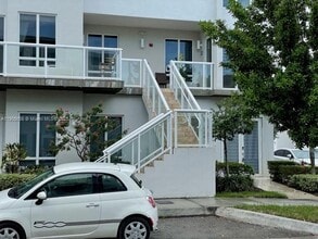 6415 NW 102nd Path in Doral, FL - Building Photo - Building Photo