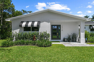 7710 W Lake Dr in West Palm Beach, FL - Building Photo - Building Photo