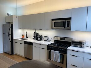 3489 N Elston Ave, Unit 2 in Chicago, IL - Building Photo - Building Photo