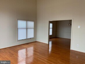 10225 Clubhouse Ct in Ellicott City, MD - Foto de edificio - Building Photo