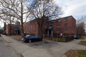 Codding Court in Providence, RI - Foto de edificio - Building Photo