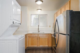 College Crest in Pullman, WA - Building Photo