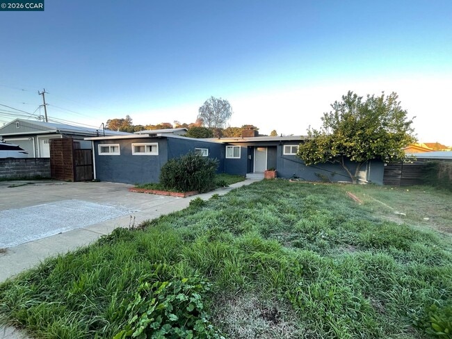 property at 924 E Meadow Ave