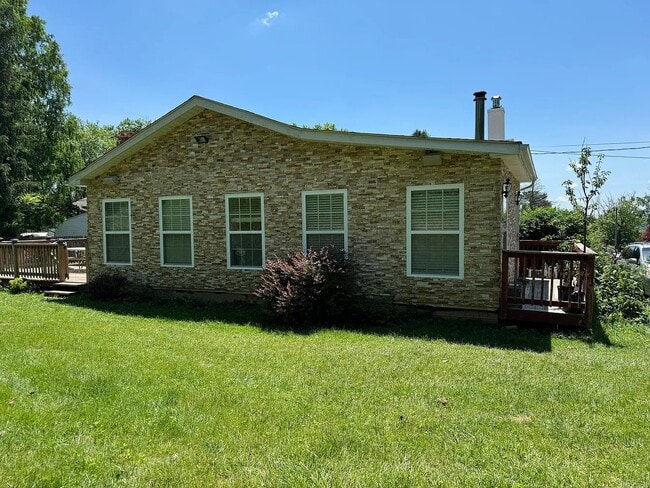 2444 Gunner Ridge Way, Unit 151 in Rialto, CA - Foto de edificio - Building Photo