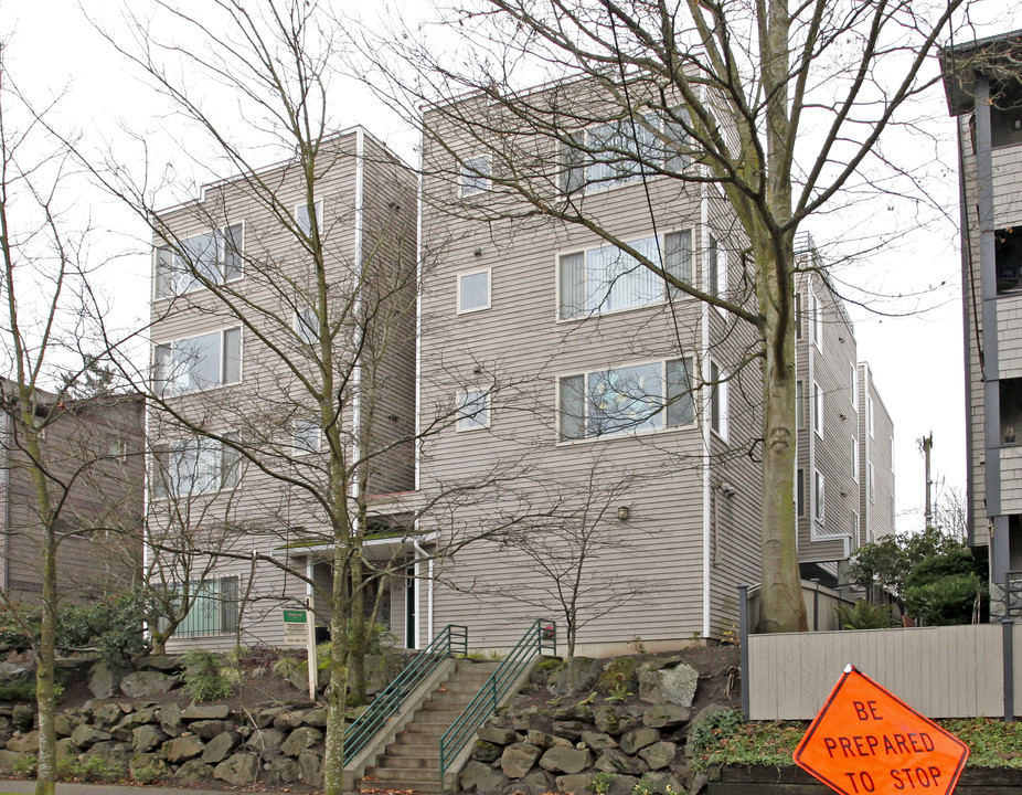 Tanglewood Apartments in Seattle, WA - Building Photo