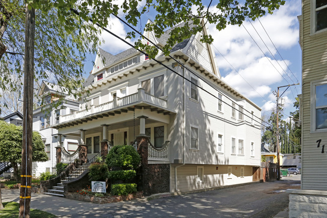 715 17th St in Sacramento, CA - Building Photo - Building Photo