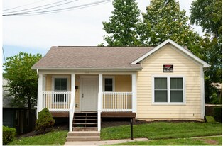 103 E 16th St in Bloomington, IN - Building Photo