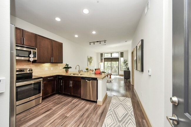 3800 Main St in Houston, TX - Foto de edificio - Building Photo