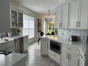 2404 NW 67th St in Boca Raton, FL - Building Photo - Building Photo