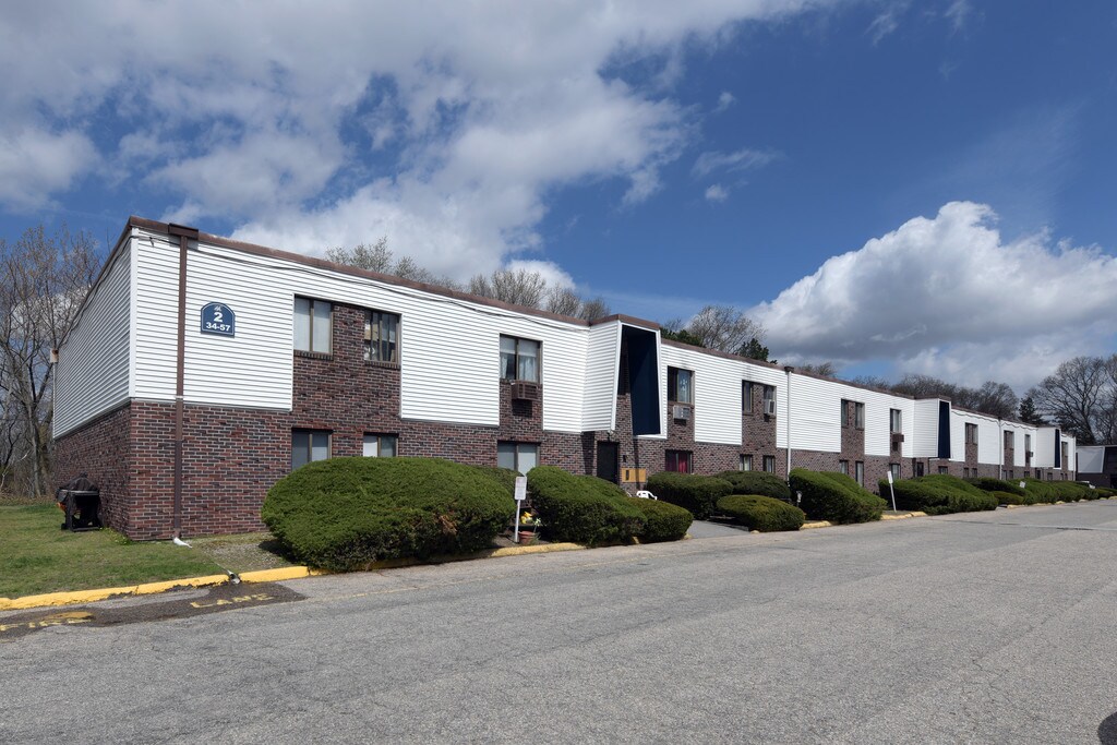 Sandy Lane Apartments in Warwick, RI
