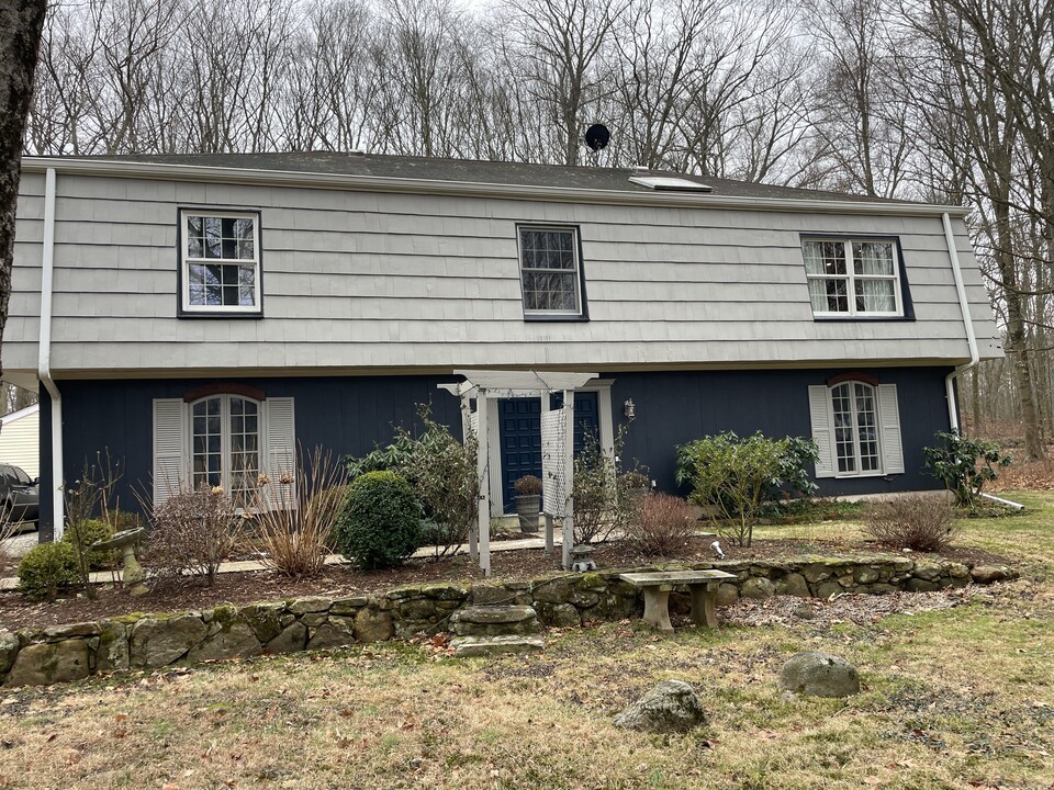 21 Fullmar Ln in Norwalk, CT - Building Photo