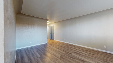 Prince Charles Apartments in Littleton, CO - Building Photo - Building Photo