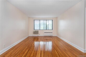 411 Bronx River Rd in Yonkers, NY - Building Photo - Building Photo