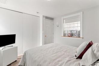 36 Cottage St in Boston, MA - Foto de edificio - Building Photo