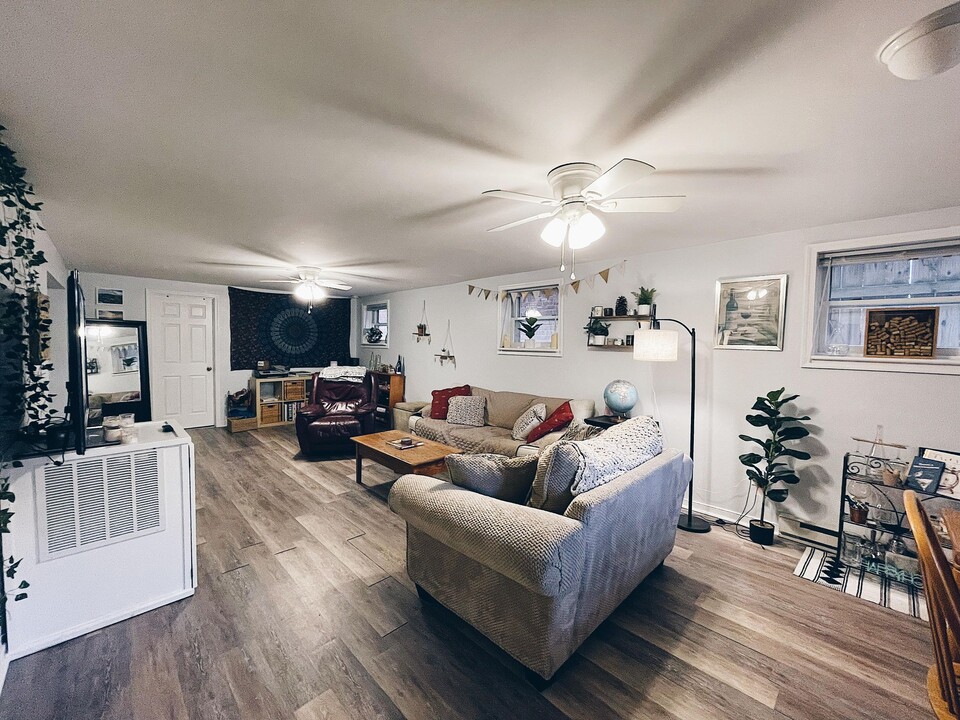 4 N Arthur Ashe Boulevard, Unit Apt 1 in Richmond, VA - Building Photo