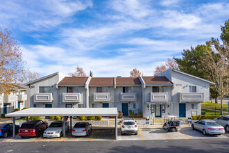 Woodlands West Townhomes in Lancaster, CA - Foto de edificio - Building Photo