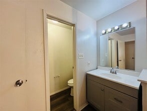 8030 Sands Point Dr in Houston, TX - Building Photo - Building Photo