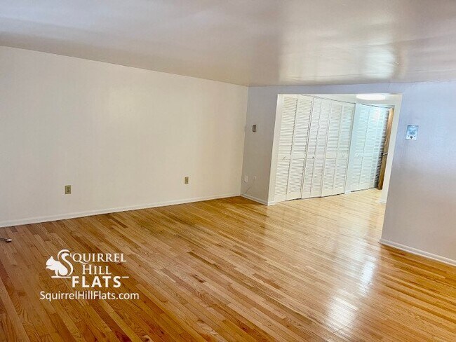 6350 Forward Ave, Unit Unit 2 in Pittsburgh, PA - Foto de edificio - Building Photo