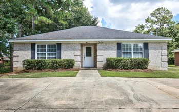 Chapel Hill in Tallahassee, FL - Building Photo - Building Photo