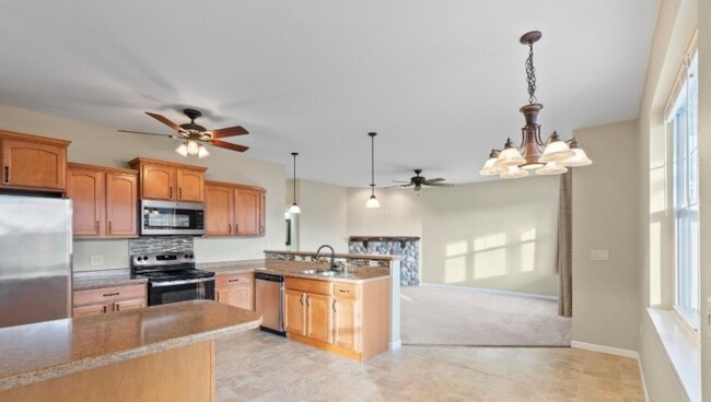 699 W Dekora St, Unit G in Saukville, WI - Building Photo - Building Photo