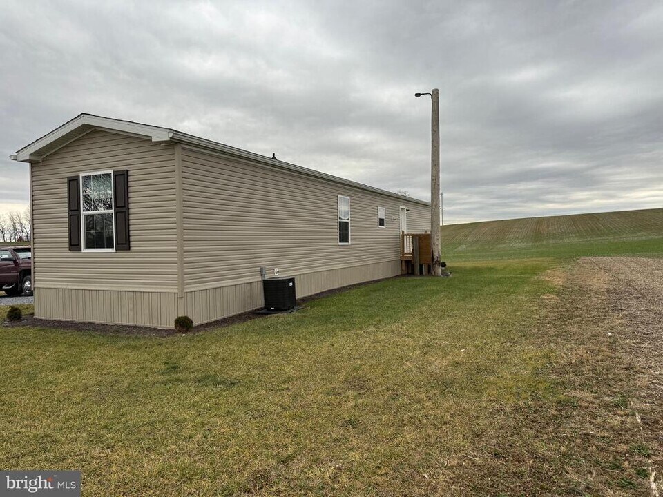 11441 Tanyard Hill Rd in Orrstown, PA - Building Photo