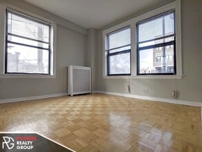 717 W Belmont Ave, Unit 739-202 in Chicago, IL - Building Photo - Building Photo