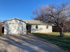 2402 Spruce Dr in Woodward, OK - Building Photo